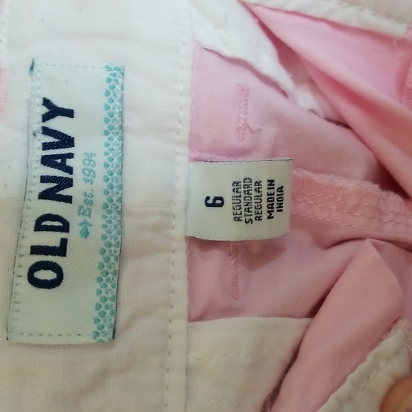 Old navy pink shorts - Picture 2 of 2